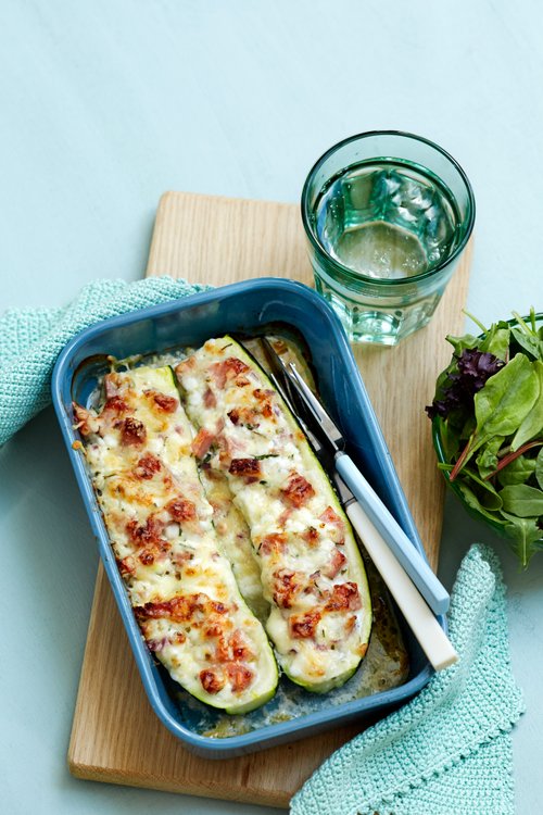 Zucchini fylld med rökt skinka