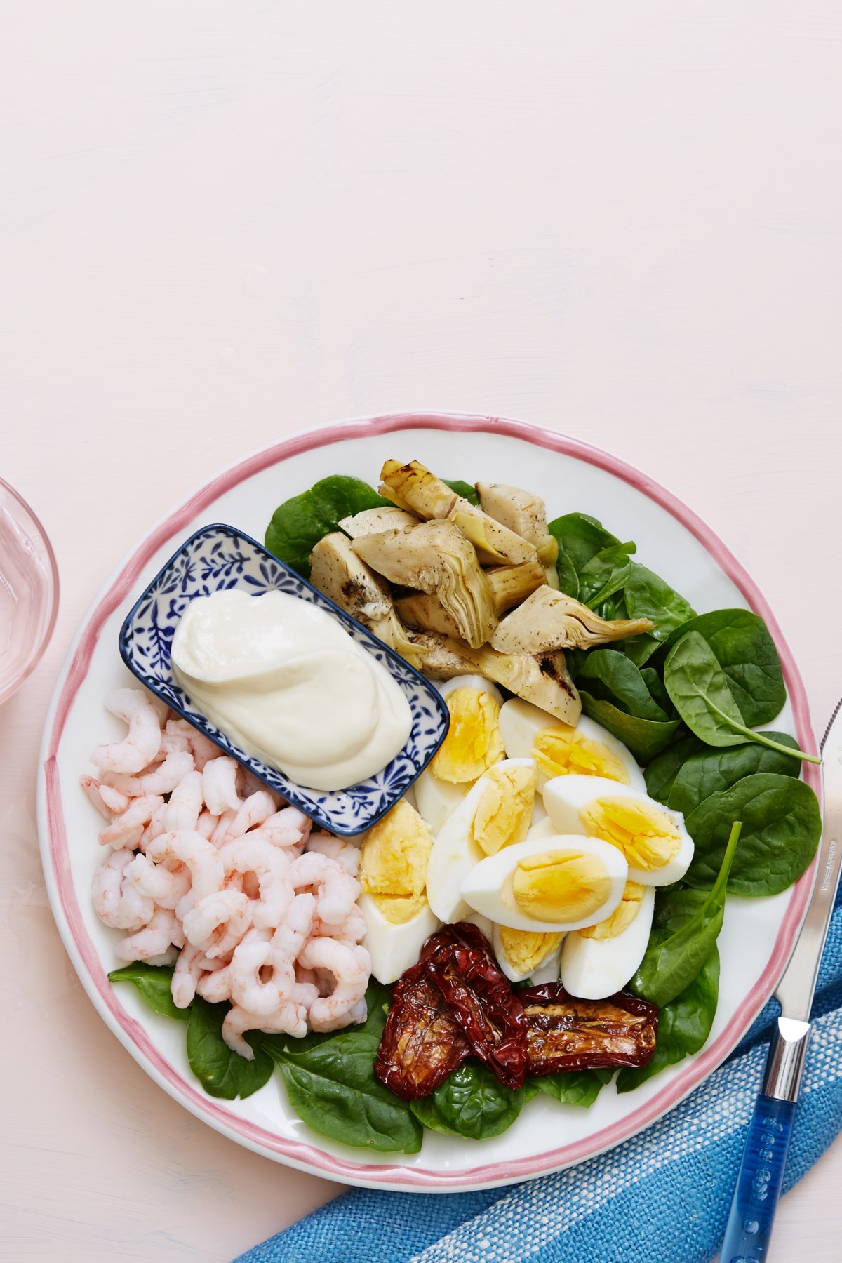 Plocktallrik med räkor och ägg
