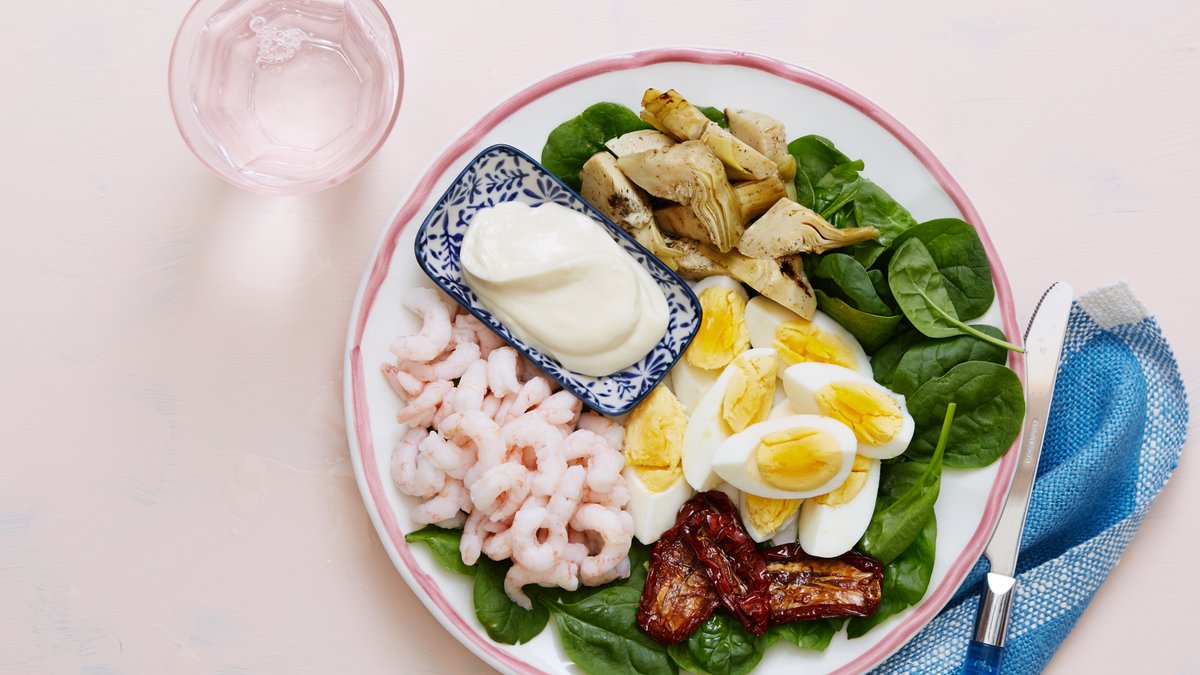 Plocktallrik med räkor och ägg