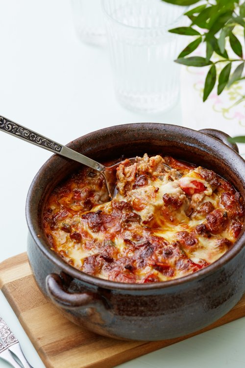 Köttfärsgratäng med bacon och tomat