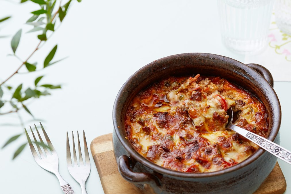 Köttfärsgratäng med bacon och tomat