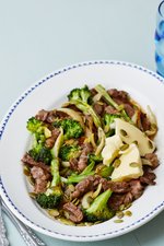 Smörstekt strimlad biff med broccoli