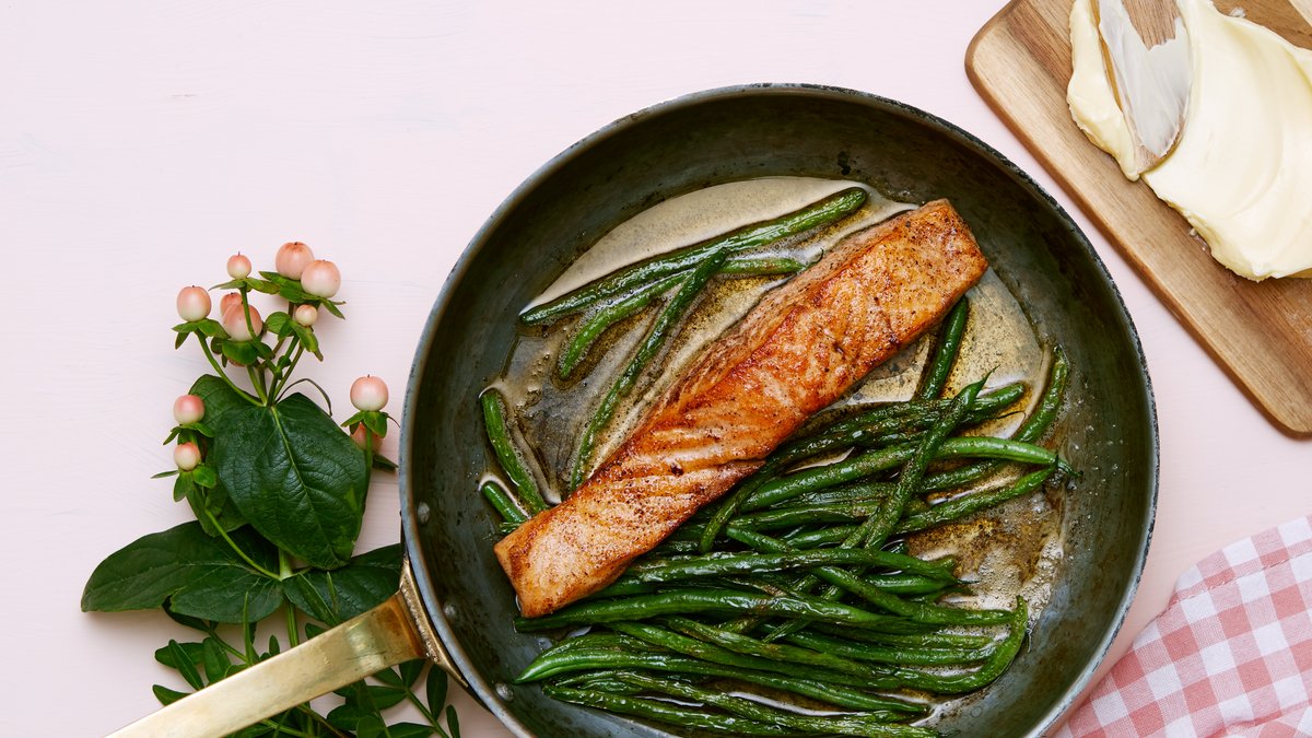 Smörstekt lax med haricots verts