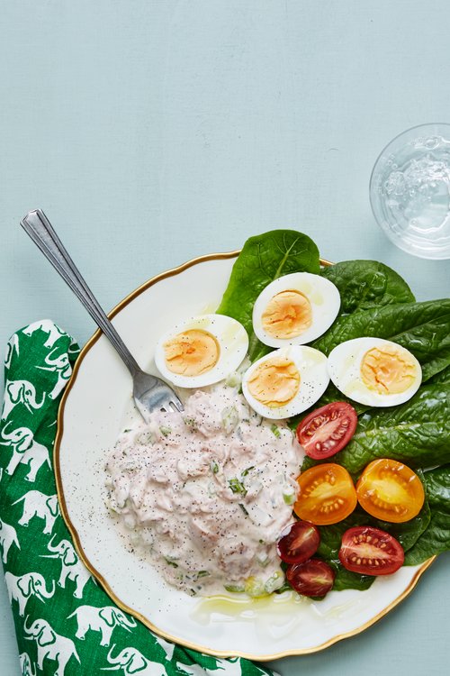 Tonfiskröra med sallad och kokta ägg