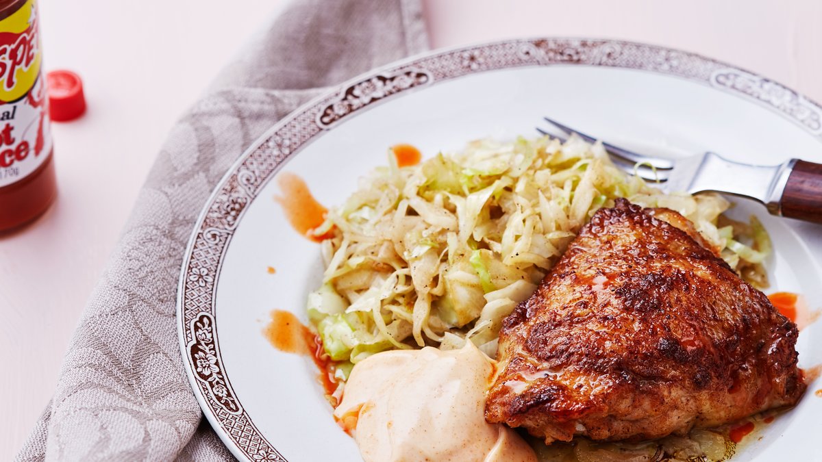 Buffalokycklinglår med vitkål och chilimajonnäs