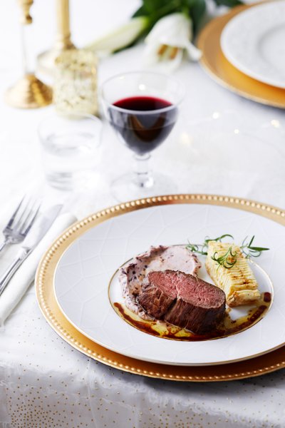 Chateaubriand med rödvinssmör och hasselbacksrotselleri<br />
(Huvudrätt)