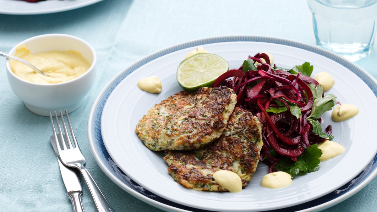 Zucchinibiffar med röd sallad