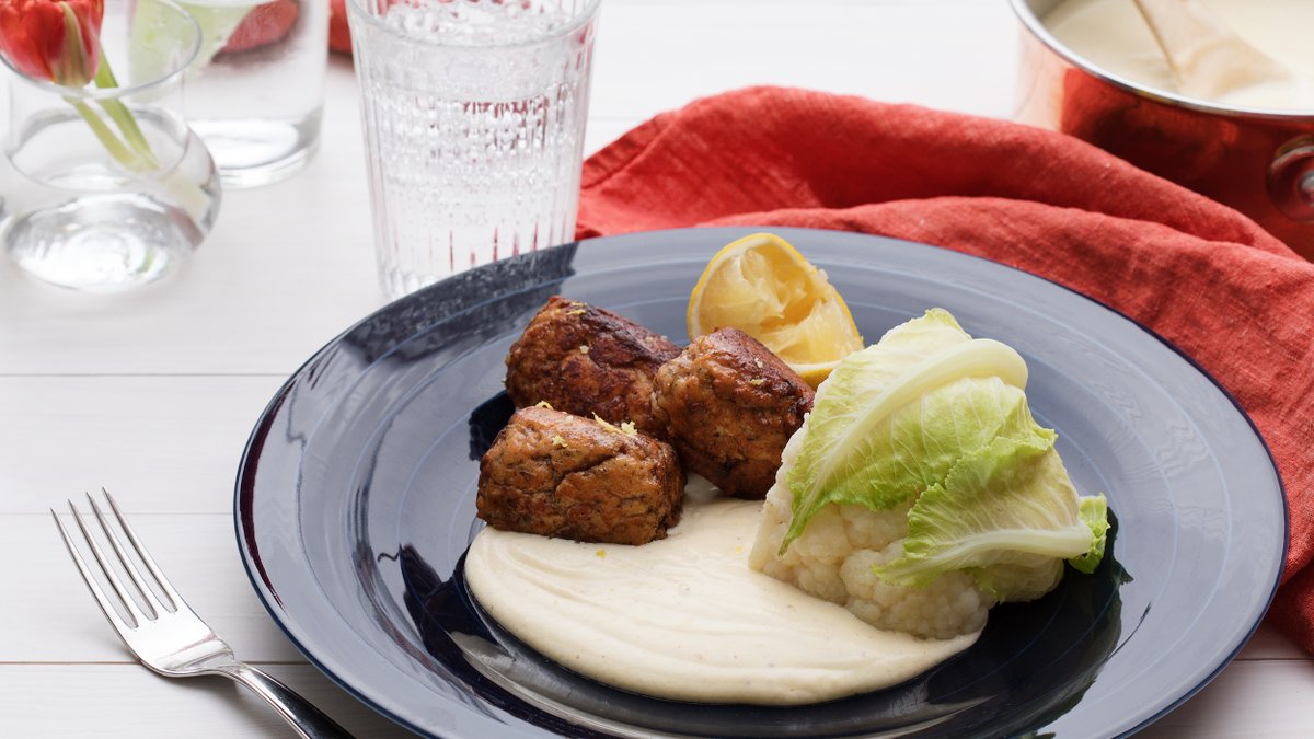 Stekta fiskbullar med citronbechamel