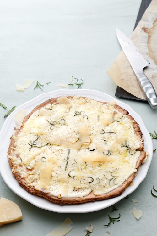 Pizza bianca med parmesan