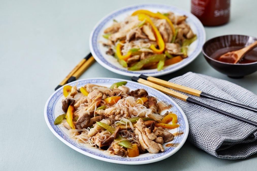 Kycklingwok med shiratakinudlar