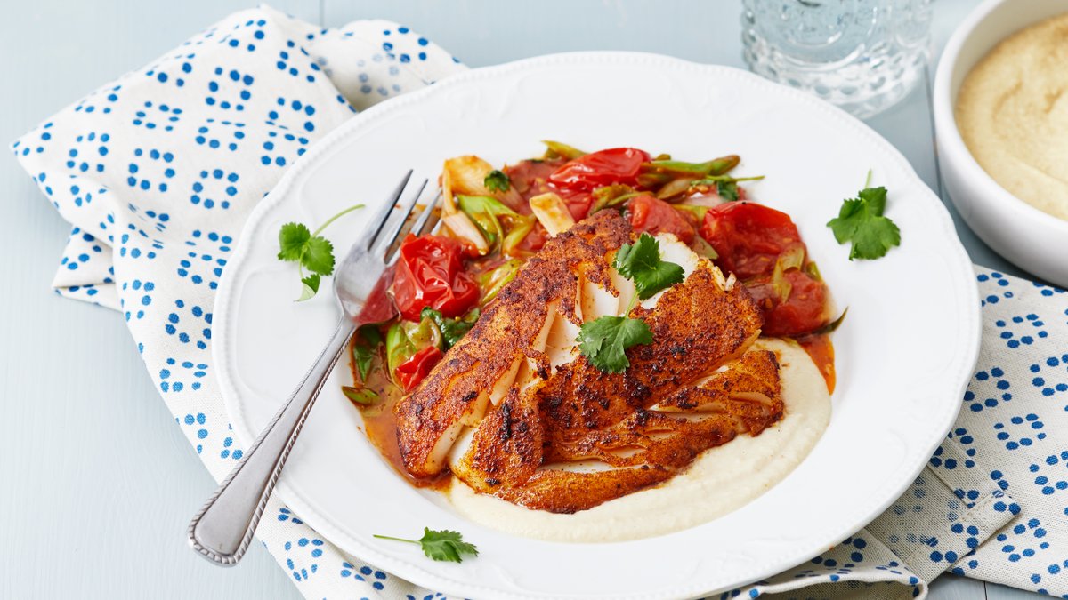 Kryddig fisk med stekta tomater och cashewsås