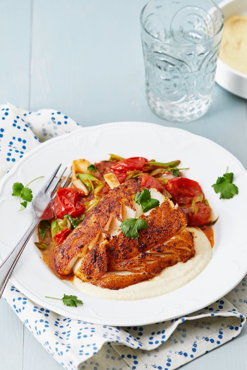 Kryddig fisk med stekta tomater och cashewsås