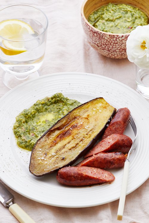 Ugnsbakad aubergine med chorizo och avokadosås