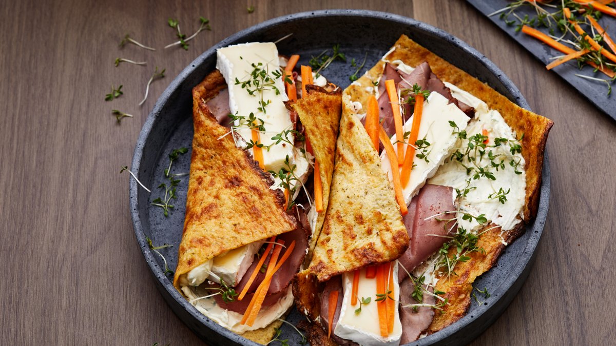 Glutenfri wrap med rostbiff, brie och krassekräm