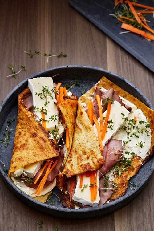 Glutenfri wrap med rostbiff, brie och krassekräm