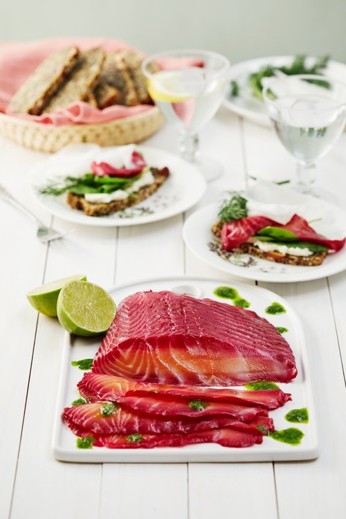 Rödbetsgravad lax med dillolja