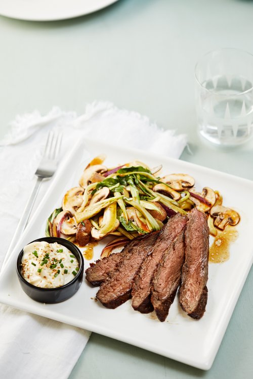 Flankstek med svampsallad och sesammajo