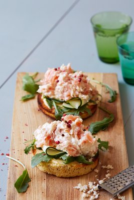 Smörgås med lax- och pepparrotsröra