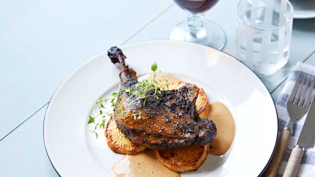 Confiterade anklår med rostad kålrot och balsamicosås