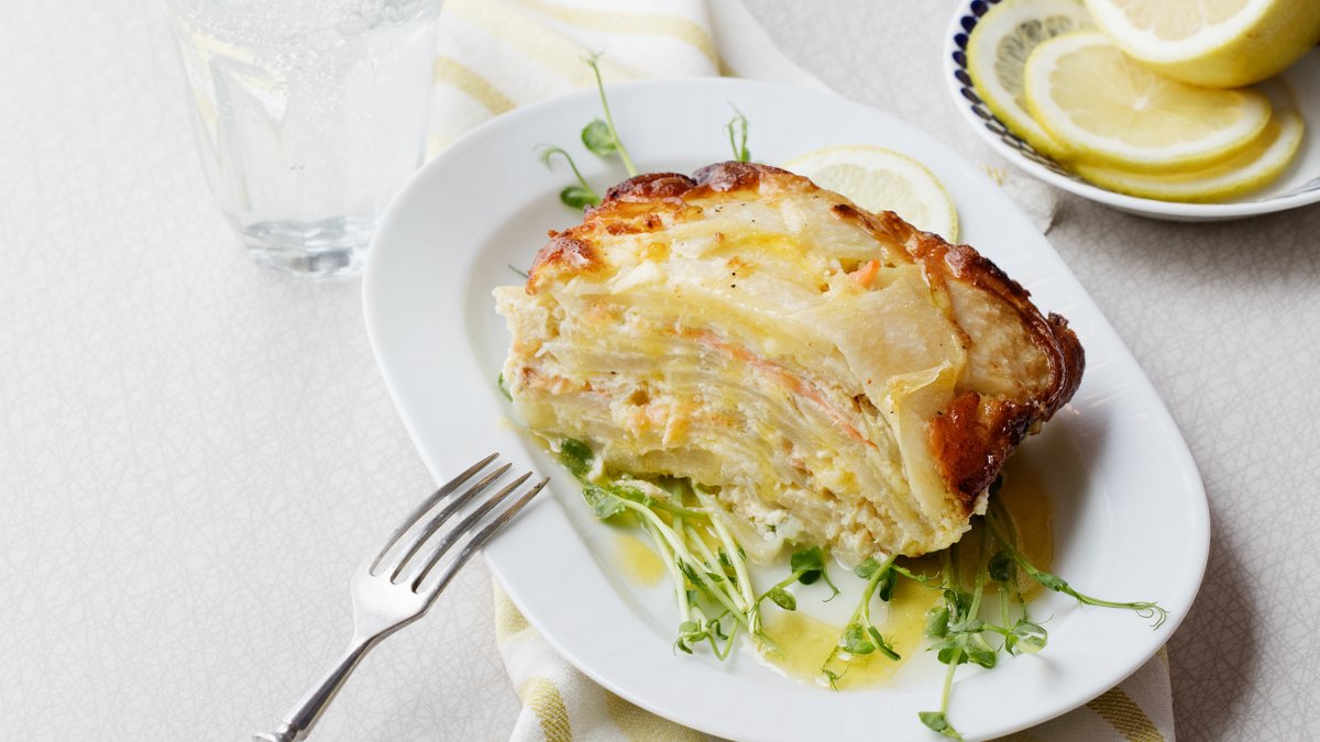 Laxpudding med kålrabbi och skirat smör