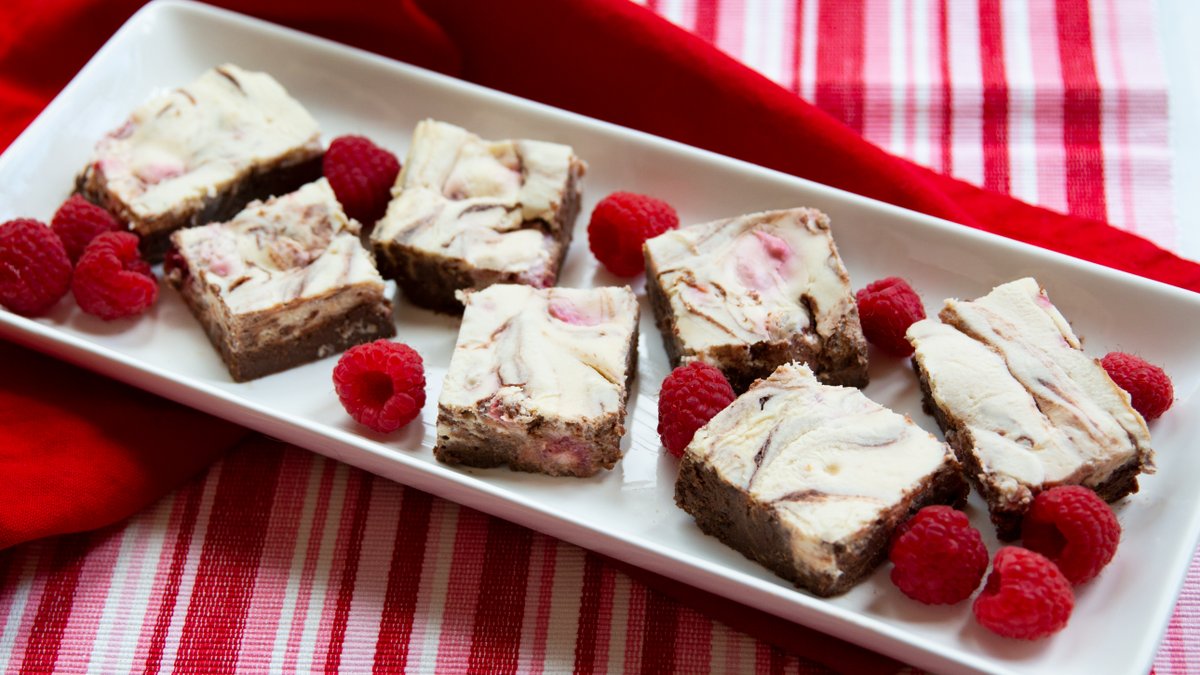 Cheesecake-brownies med hallon