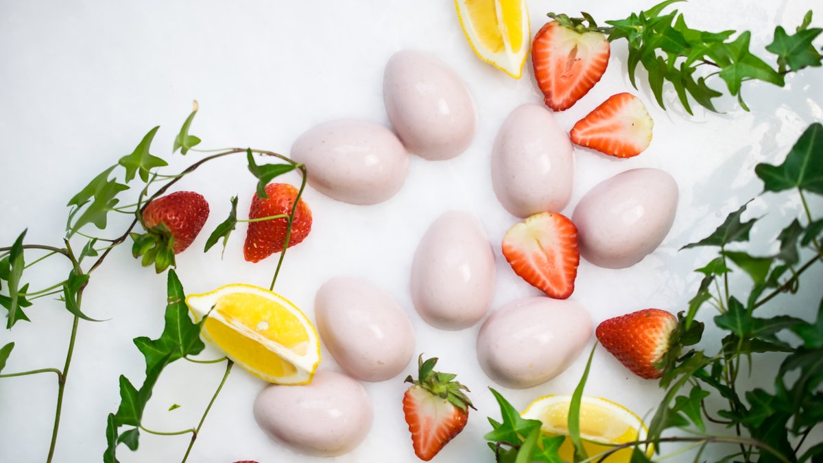 Sockerfria geléägg med jordgubbar