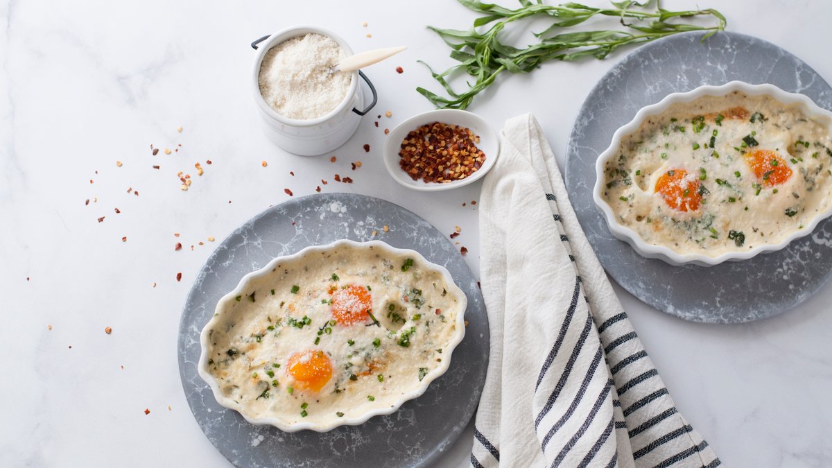 Bakade ägg med dragon- och gräslökssås