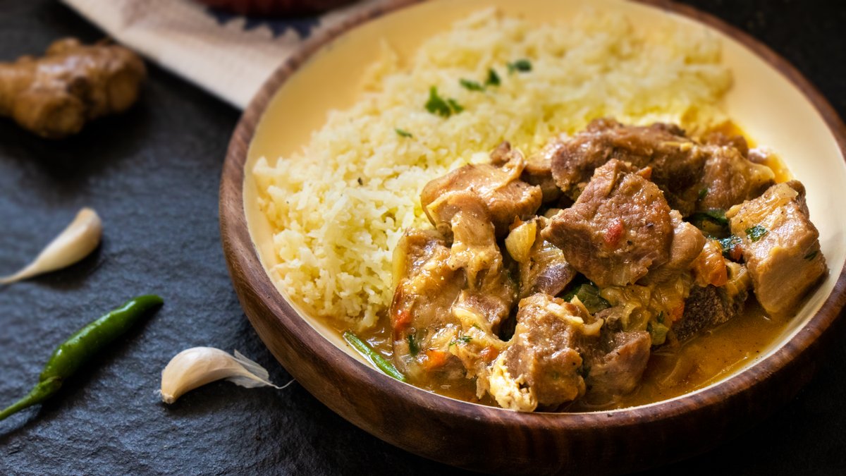 Indisk currygryta (Sindhi) med lamm och blomkålsris