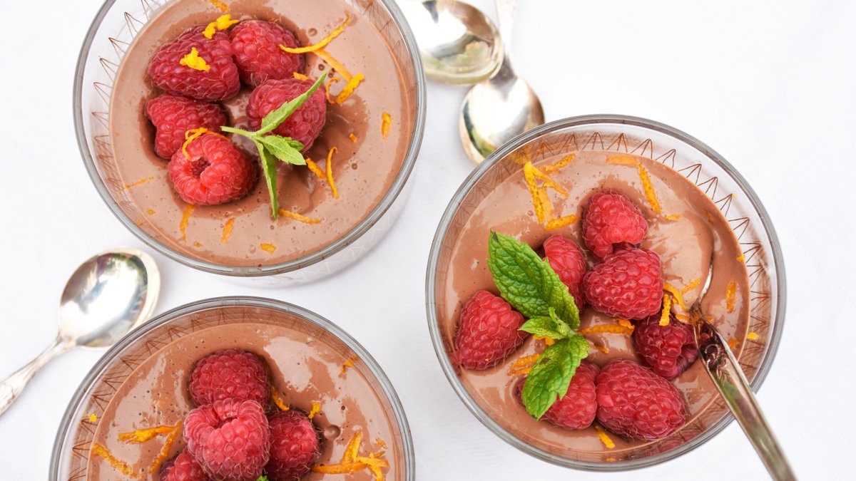 Mejerifri chokladpudding med hallon och apelsin