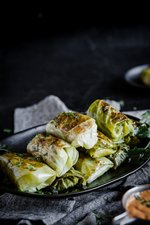 Dumplings med kyckling och jordnötsdipp