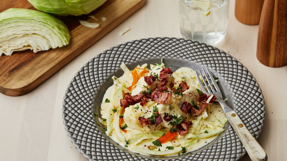 Gräddkokt torsk med dijon och knaperstekt bacon