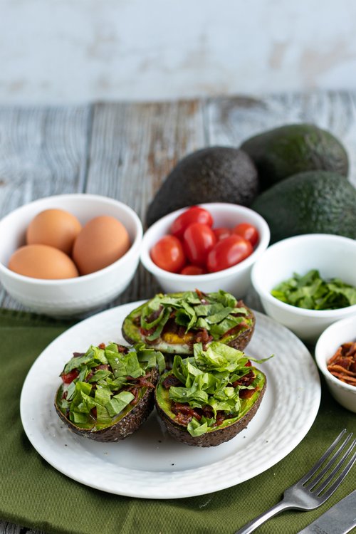 Ugnsbakad avokado med ägg