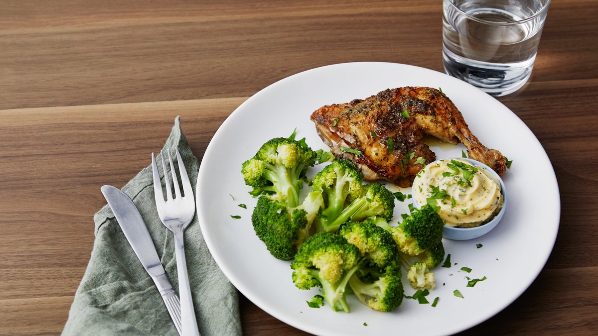 Kyckling med broccoli och vitlökssmör