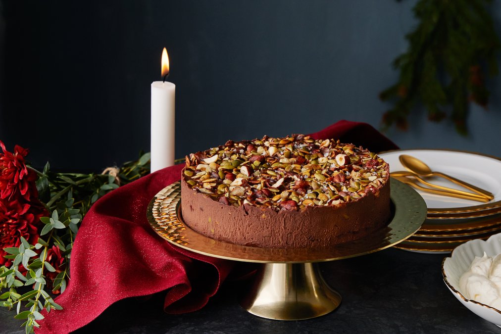 Matlagningsvideo: Chokladtårta med rostade hasselnötter och pumpafrön