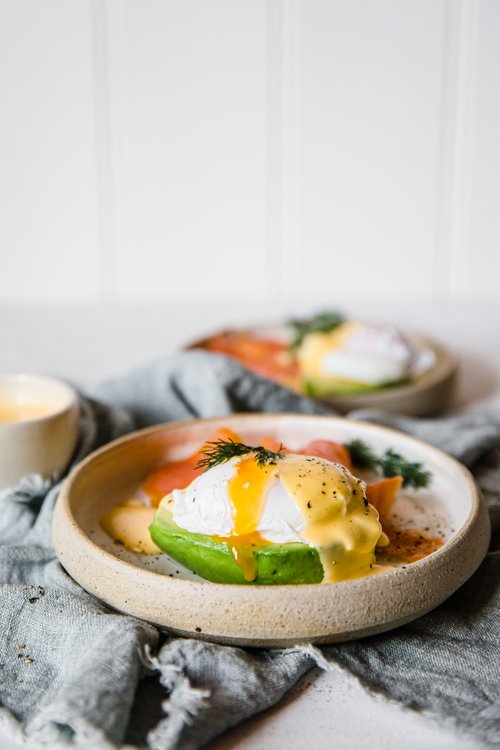 Ägg Benedict i avokado