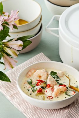 Krämig fisk- och skaldjurssoppa med salvia och chili