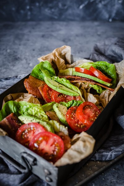 Salladssmörgås med bacon och avokado<br />(Lunch)