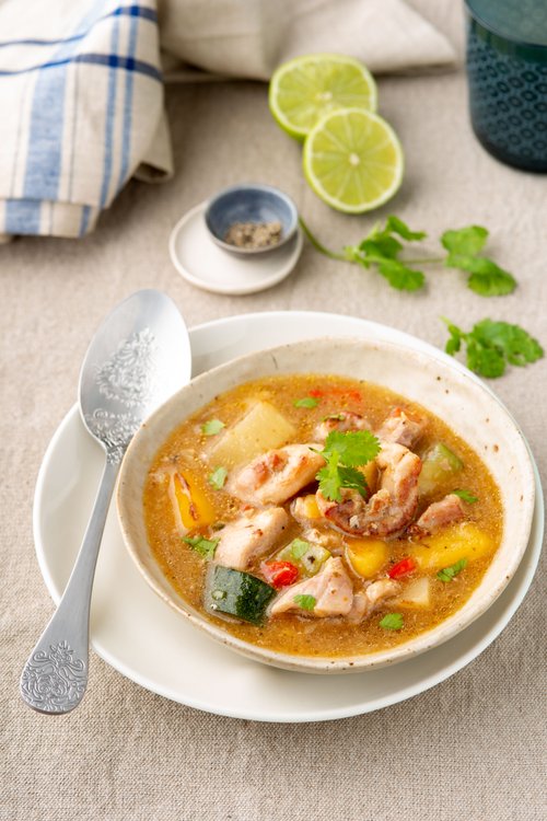 Sydamerikansk sancocho-soppa med kyckling