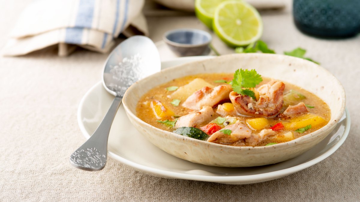 Sydamerikansk sancocho-soppa med kyckling