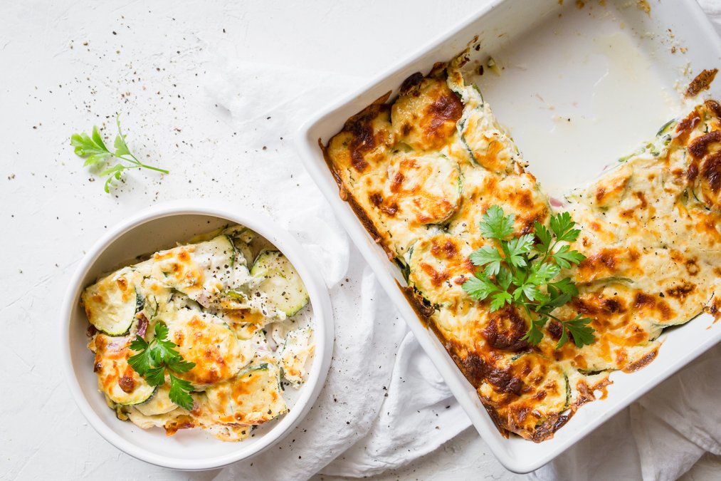 Krämig zucchinigratäng med mozzarella