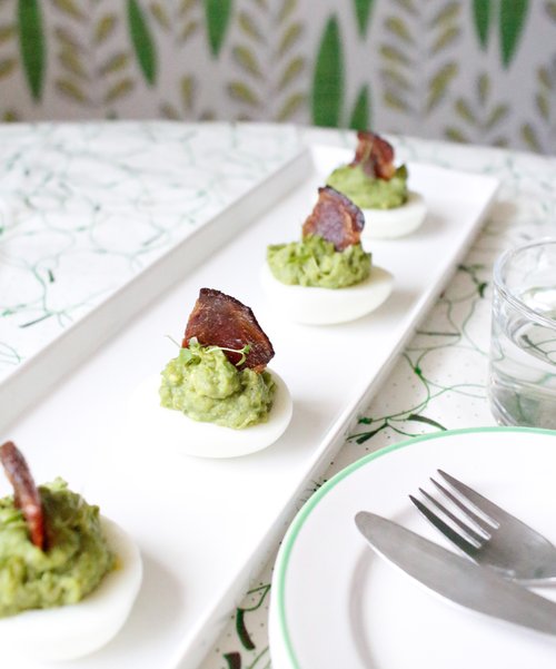 Avokadoägg med baconsegel
