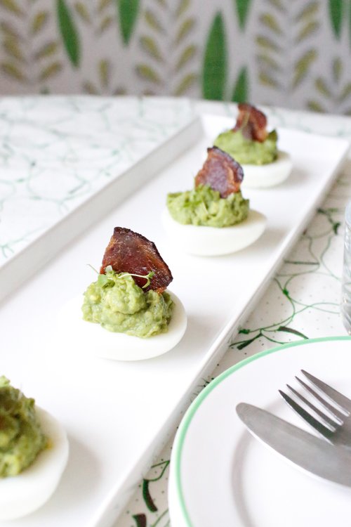 Avokadoägg med baconsegel