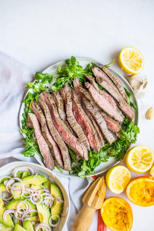 Mexikansk flankstek med avokadosallad