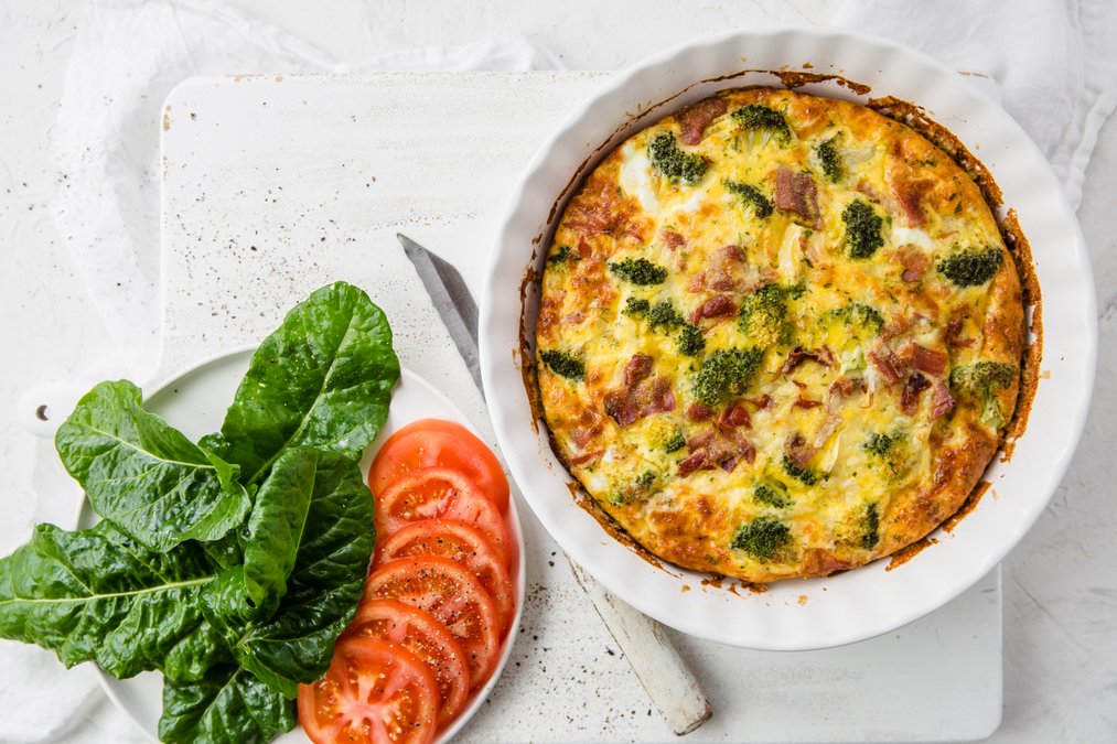 LCHF-paj med broccoli och bacon utan pajskal