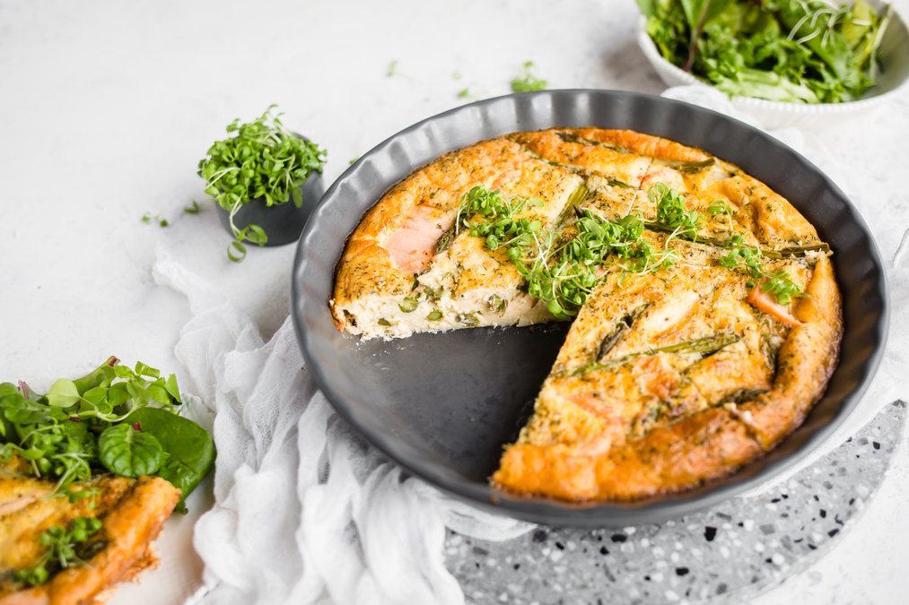 Frittata med sparris och rökt lax