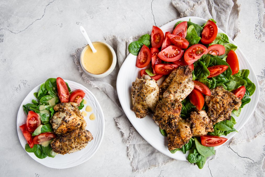 Krispig kyckling med krämig dijon- och citrondressing