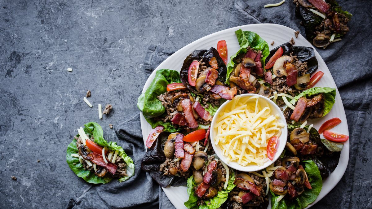 Salladswraps med köttfärs och bacon