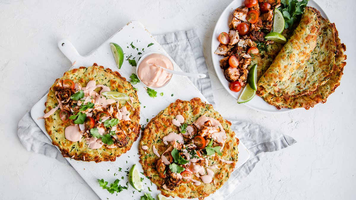 Lax-tacos med zucchinitortillas och chipotlemajonnäs