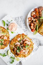 Lax-tacos med zucchinitortillas och chipotlemajonnäs