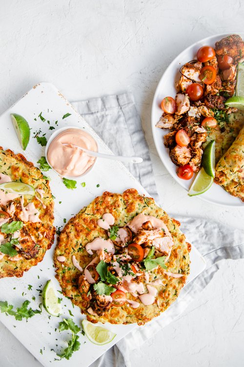 Lax-tacos med zucchinitortillas och chipotlemajonnäs